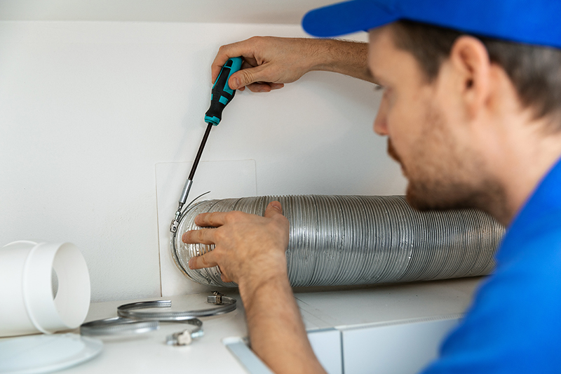 Signs That It's Time To Replace Your Air Ducts